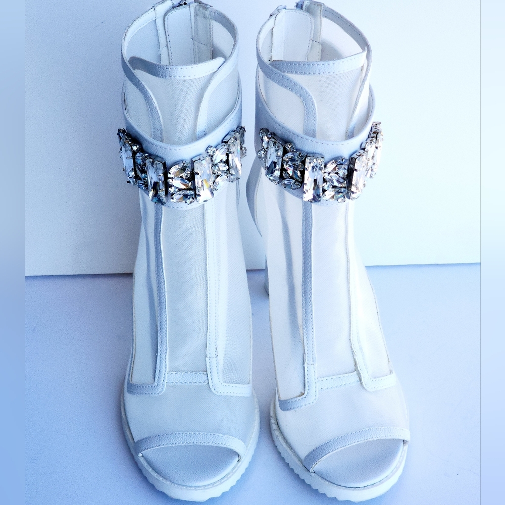 Karl Lagerfeld Paris Women's White Blayze Lug Sole Peep Toe Bootie Size 7 - Picture 10 of 10
